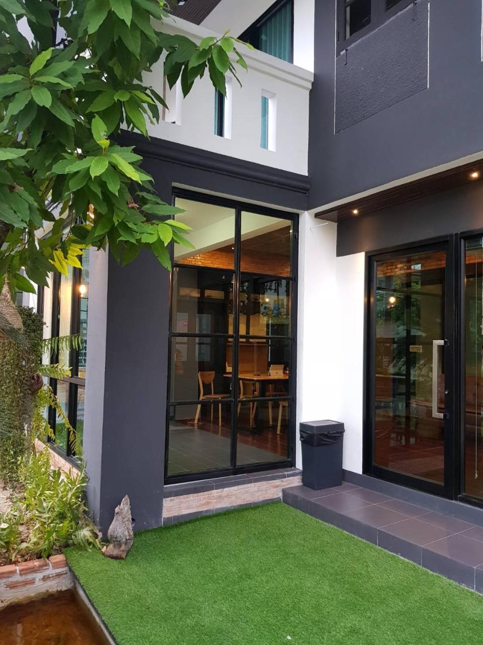 Azz Hotel Chiang Mai Exterior photo